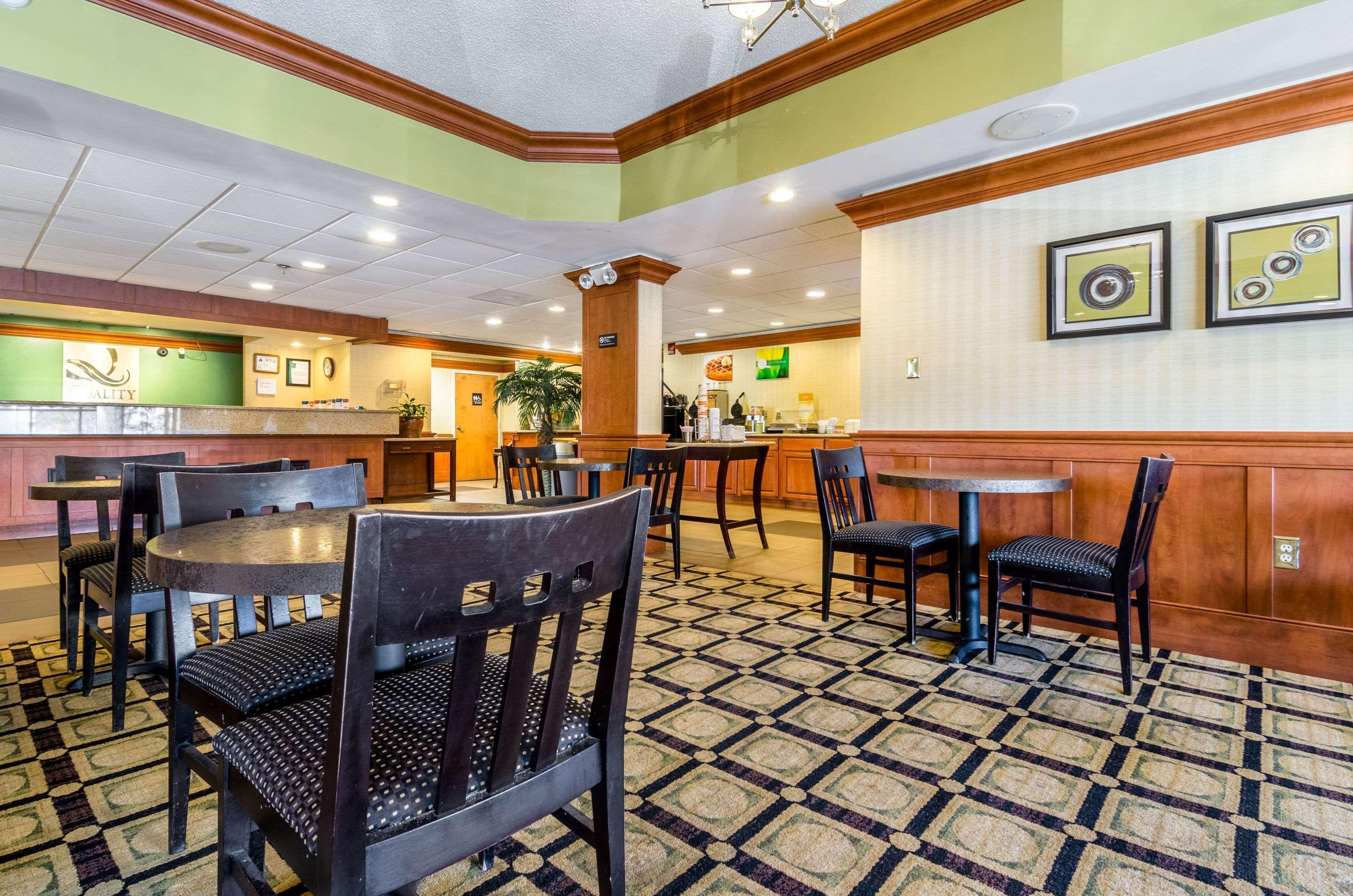 Quality Inn 3*